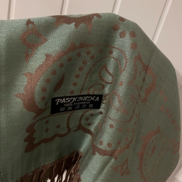 Pashmina scarf like NOW nev just - Picture 3 of 4